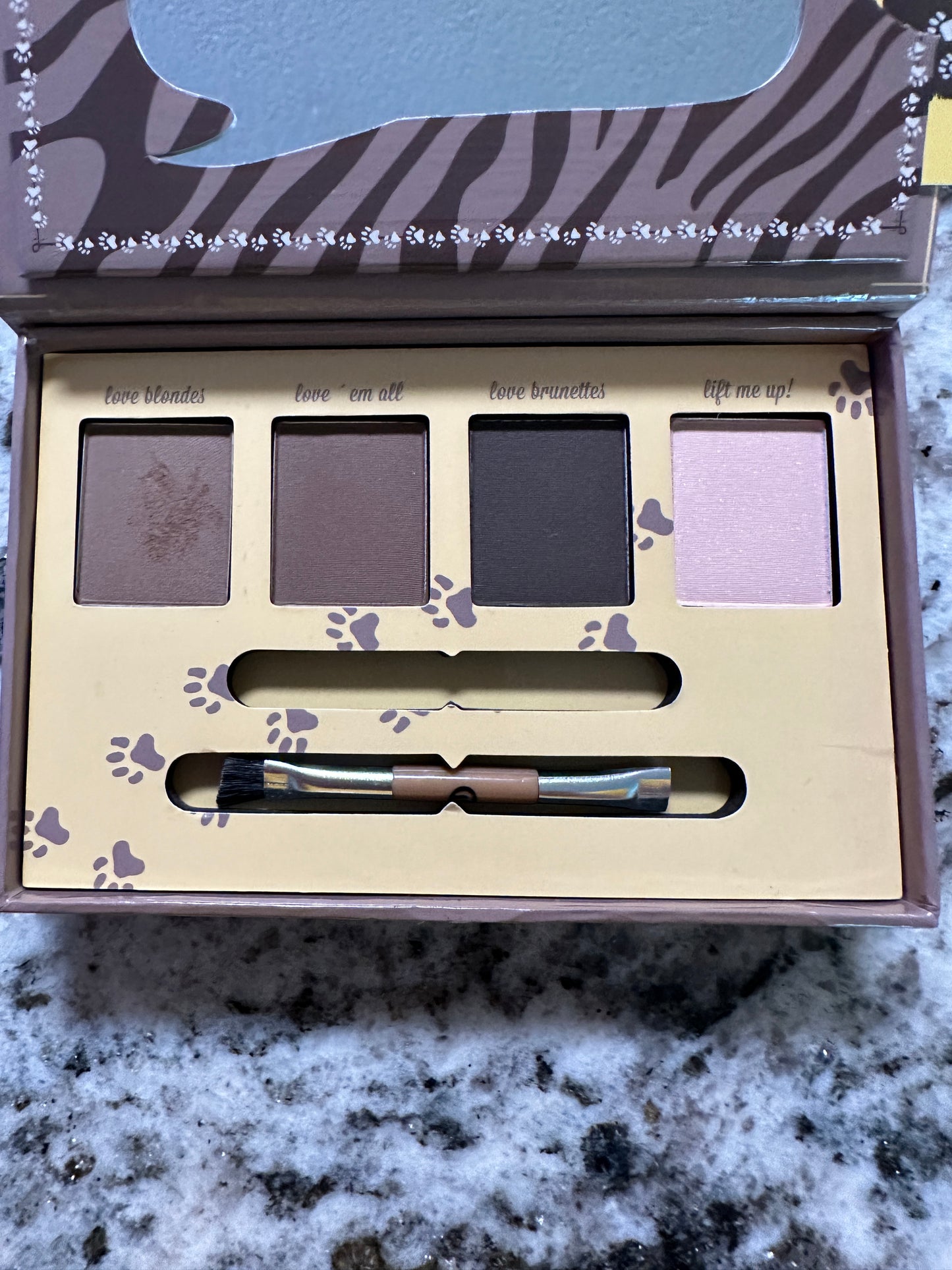 essence brow kit