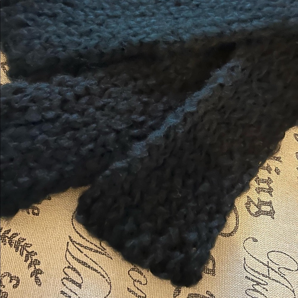 *HANDMADE BY HAZEL knit scarf