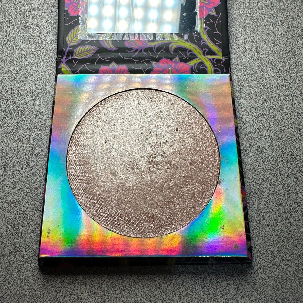 *colourpop x disney villains highlighter