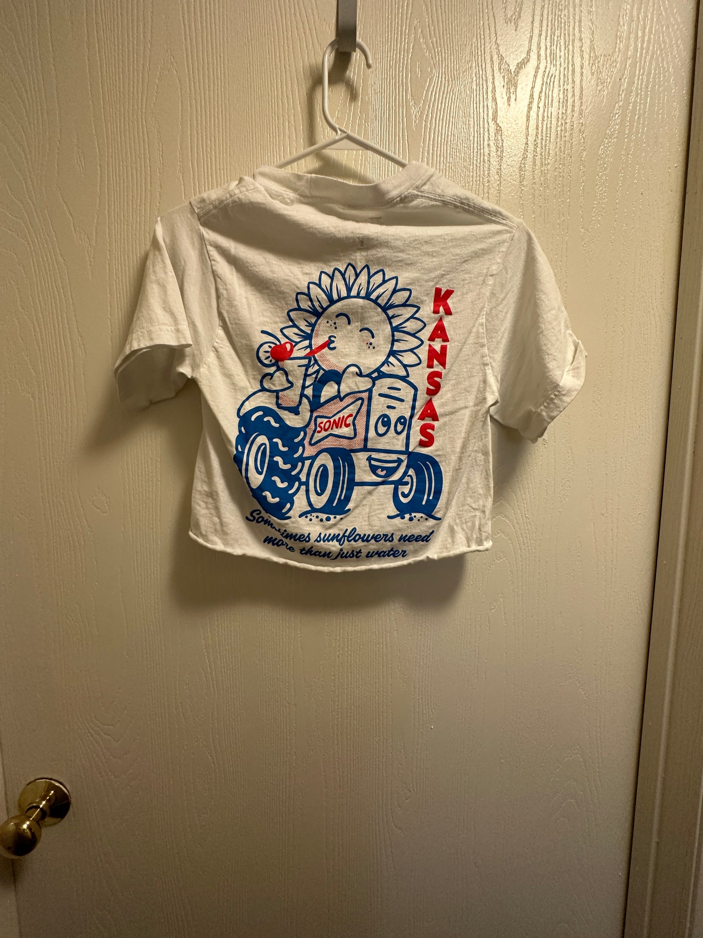 sonic kansas crop tee