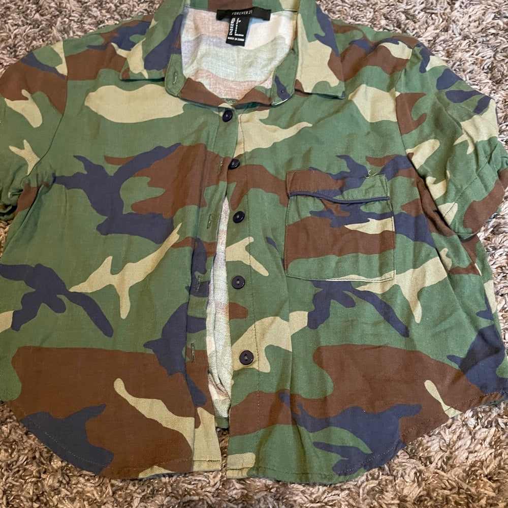 *camo button crop