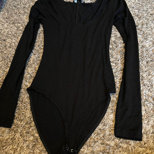 *black long sleeve bodysuit