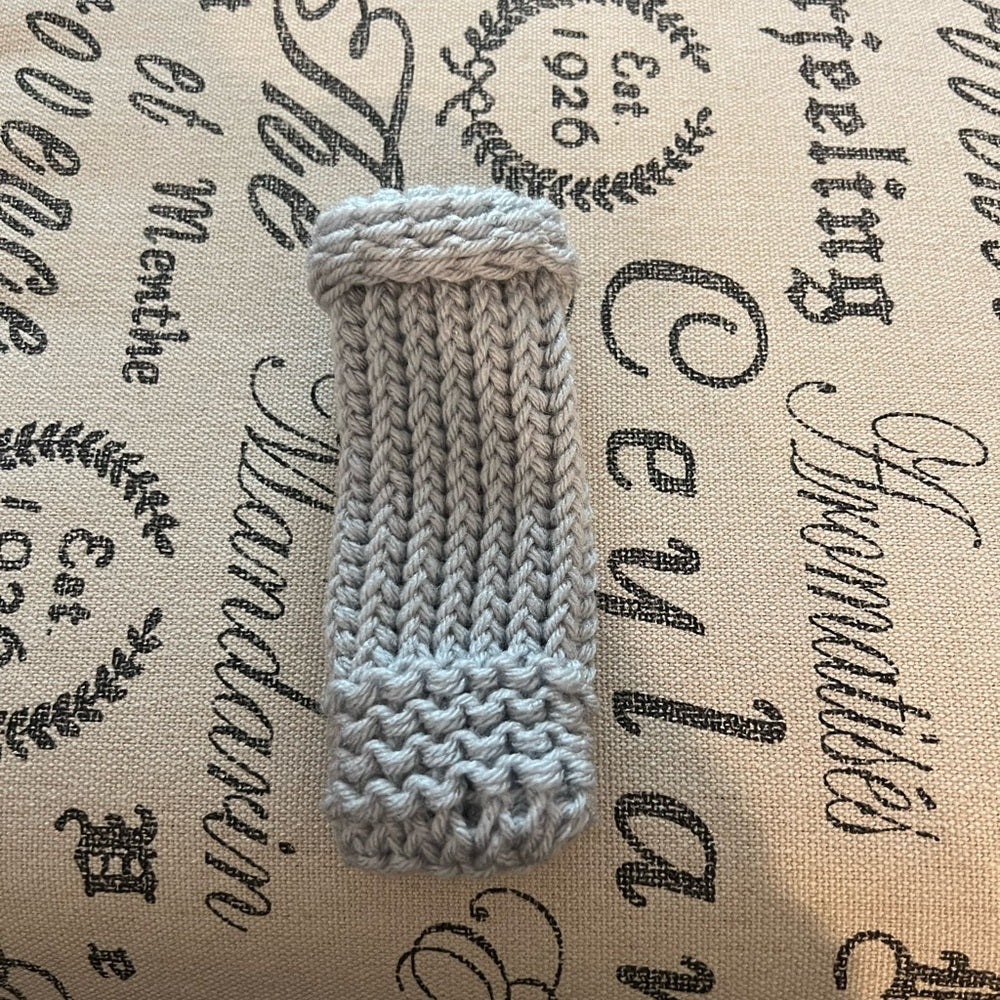 *HANDMADE BY HAZEL knit slim can coozie