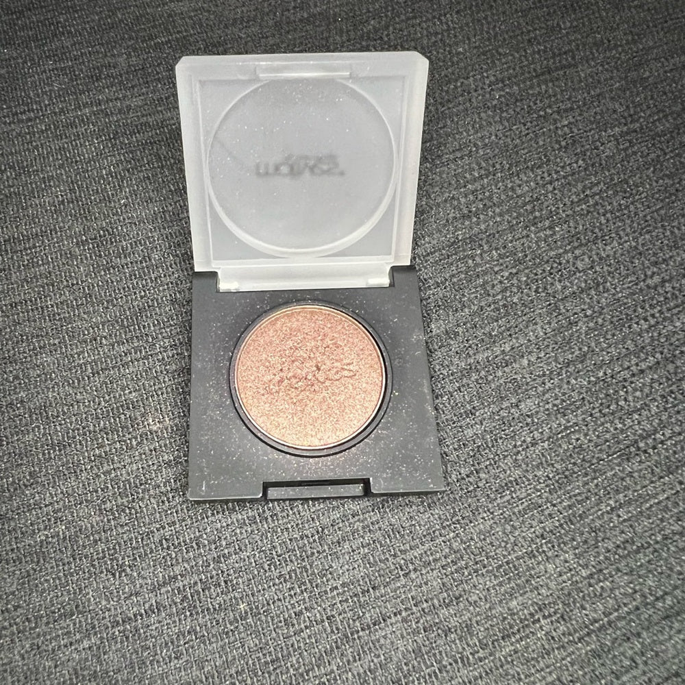 *motives cosmetics single shadow