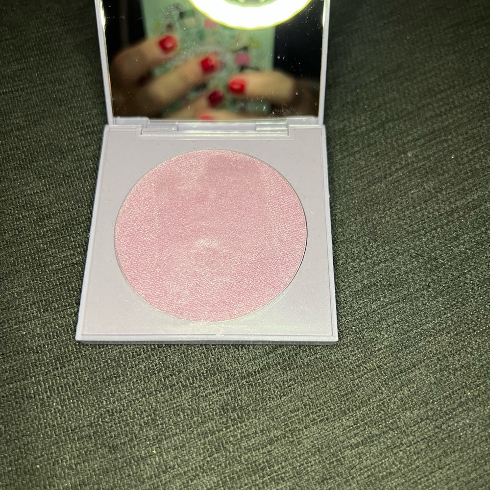 *colourpop highlighter (still loading)