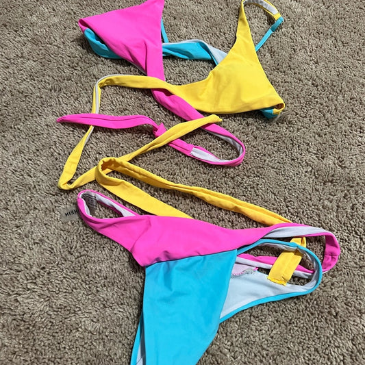 *two pieces swimsuit