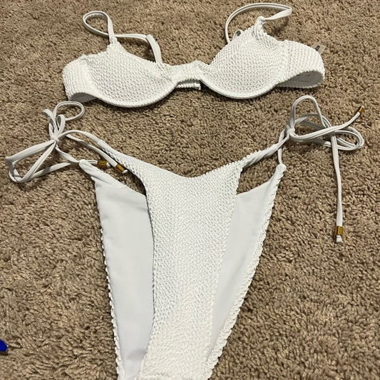 *two pieces swimsuit