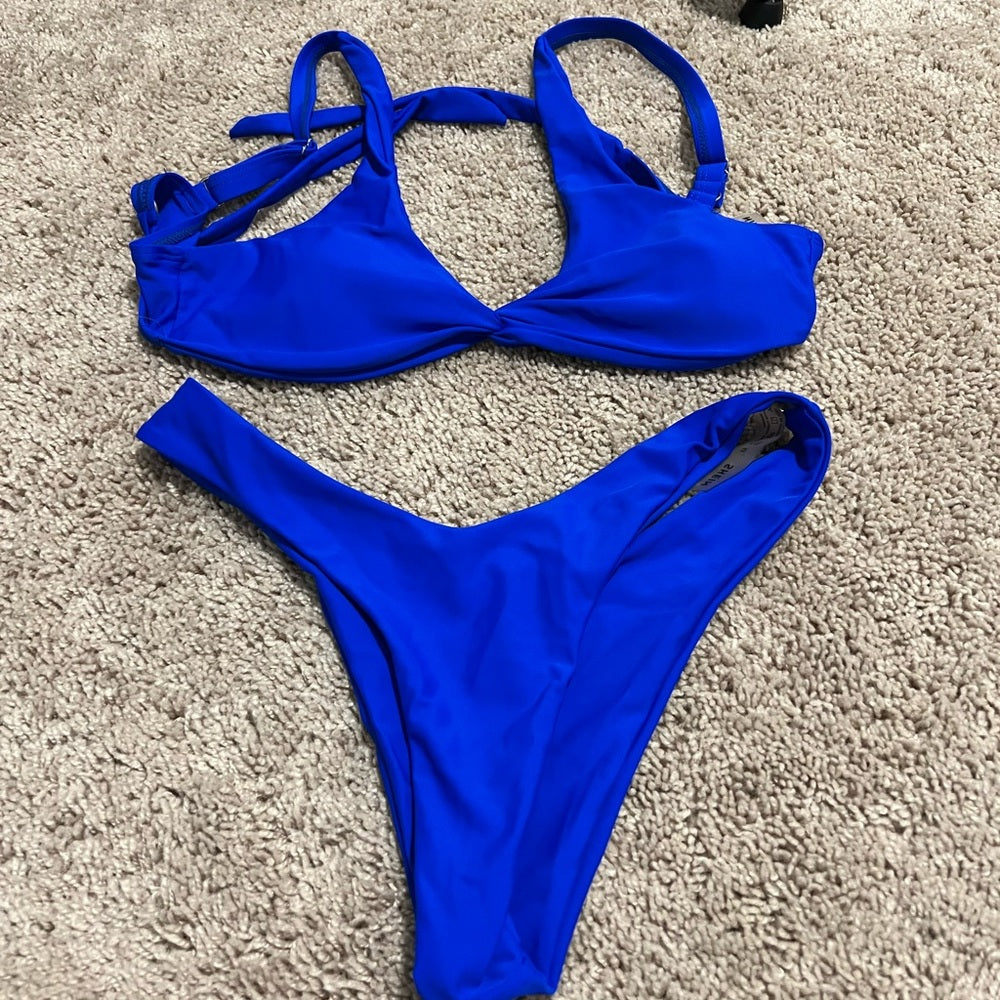 *two pieces swimsuit