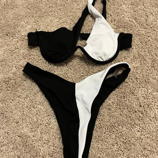 *two pieces swimsuit