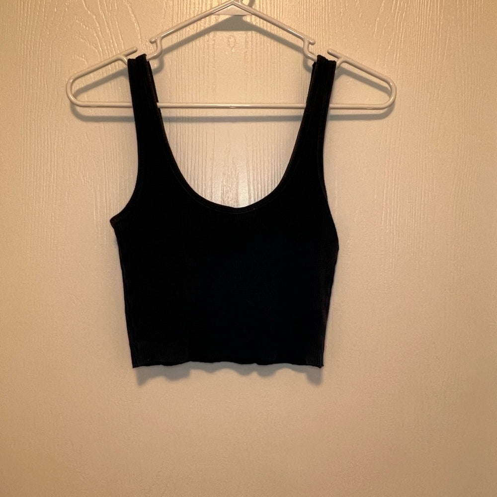 *dark grey crop tank